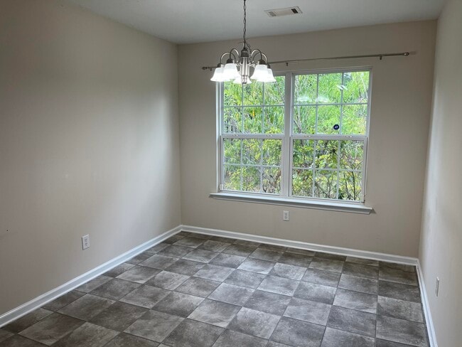 Building Photo - 707 Keyes Dr