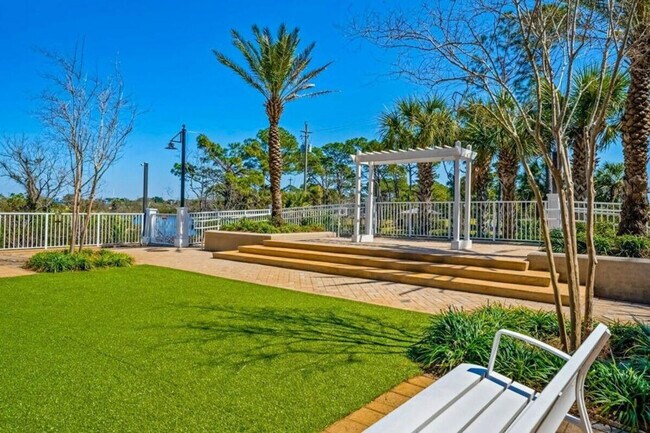 Building Photo - 9860 S Thomas Dr