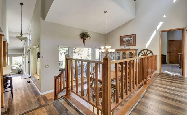 Building Photo - 6175 View Ridge Dr