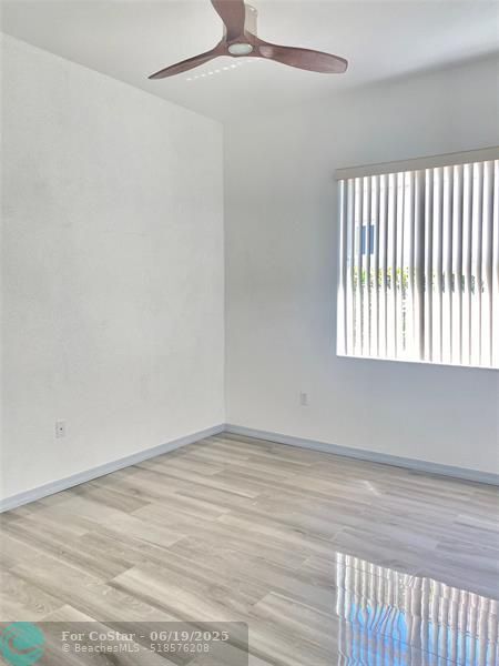 Building Photo - 2039 SE 18th Ct