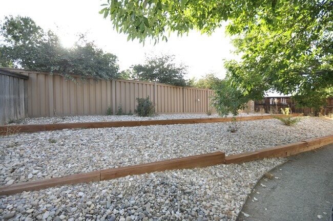 Building Photo - 5108 Sydney Ave