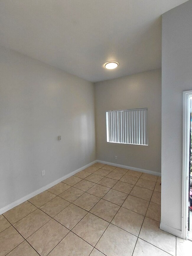 Building Photo - 851 W 93rd St