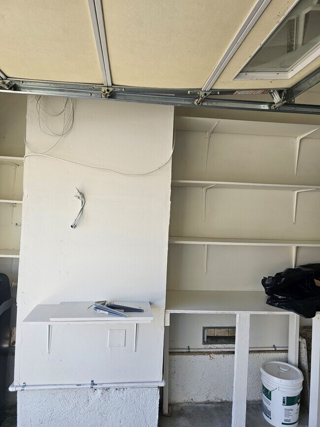 Building Photo - 25 Weepingwood