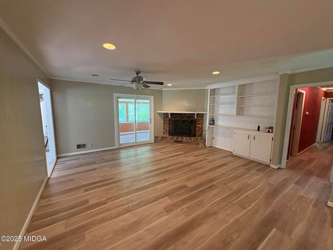 Building Photo - 1442 Maplewood Dr