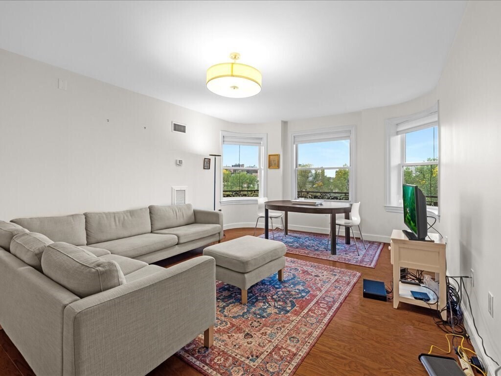 Building Photo - 391 Commonwealth Ave