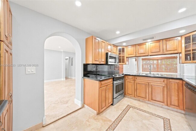 Building Photo - 2301 Tequesta Ln