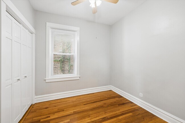 Building Photo - 5147 W Cullom Ave