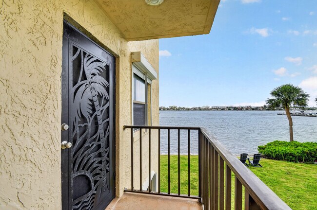 Building Photo - 896 N Federal Hwy