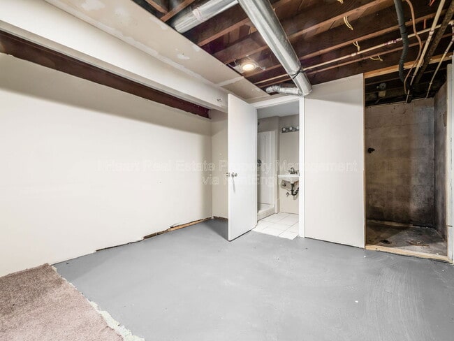 Building Photo - 1621 Sullivant Ave