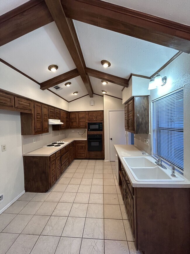 Building Photo - 16412 Lauder Ln