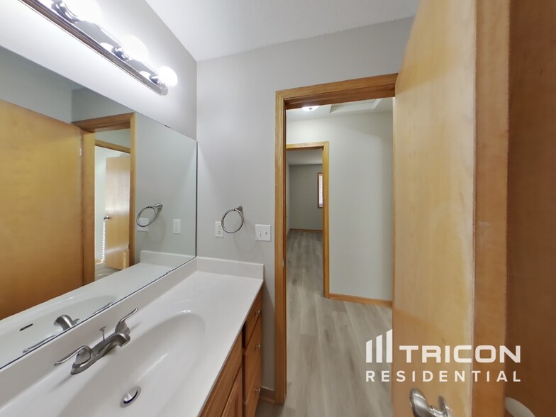 Building Photo - 6367 River Mill Dr