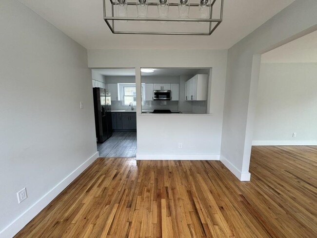 Building Photo - 253 Webster Ave