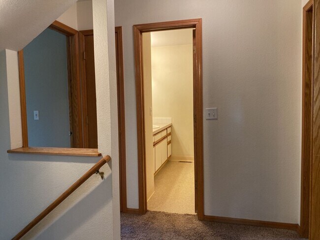 Building Photo - STUDENTS WELCOME! Single-Family Home Walking Distance to CSU!