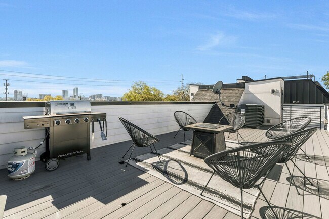 Building Photo - 1007 12th Ave N