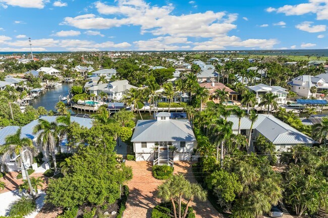 Building Photo - 161 1st St E