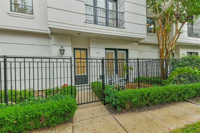 Building Photo - 1407 Stanford St