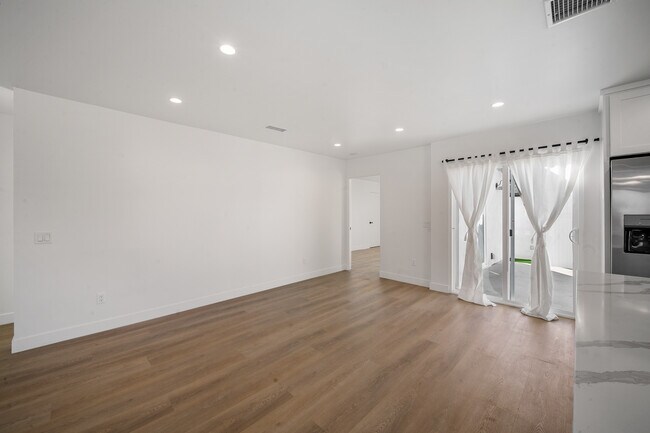 Building Photo - 14332 Miranda St