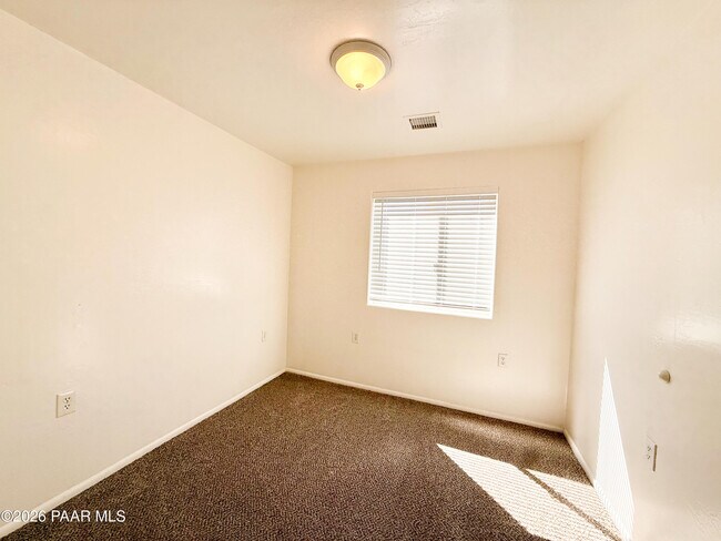 Building Photo - 430 W Lake Louise Rd