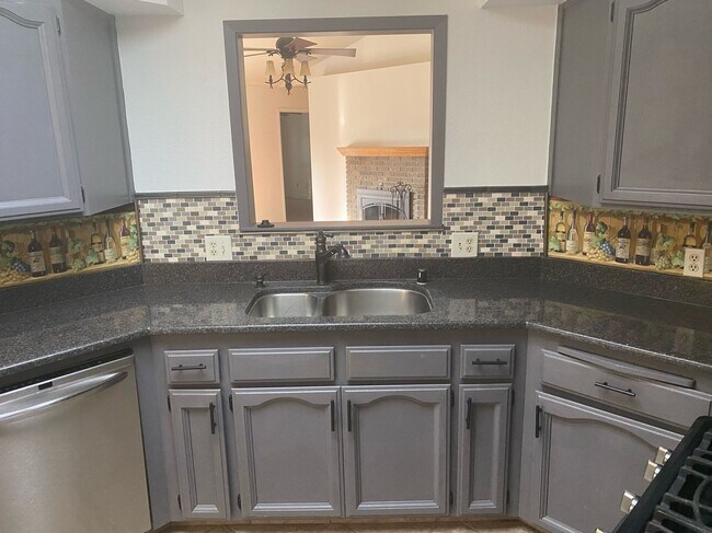 Building Photo - 407 Hoover Ave