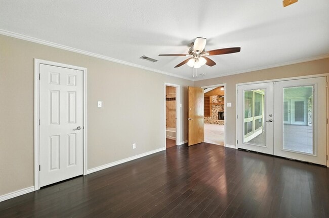 Building Photo - Stately 4-Bedroom Estate Home in Prestigio...
