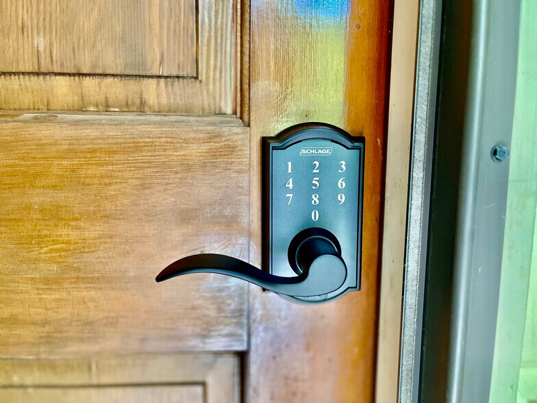 Building Photo - 100 Brookwood Ln