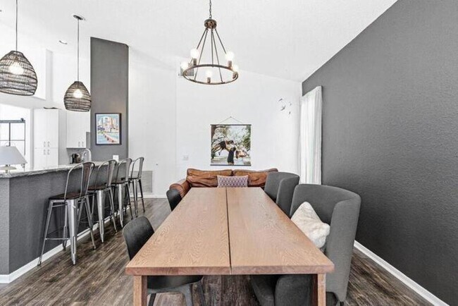 Building Photo - 9507 Lake Serena Dr