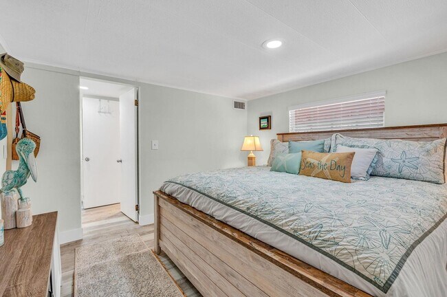 Building Photo - 136 Sable Palm Ln