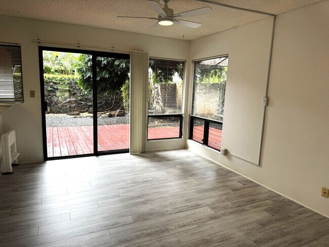 Building Photo - 3/2/2 - Spacious Golf Course Home in Gated Queens Gate II