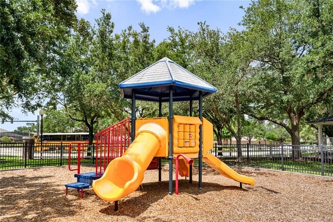 Building Photo - 12917 Grovehurst Ave