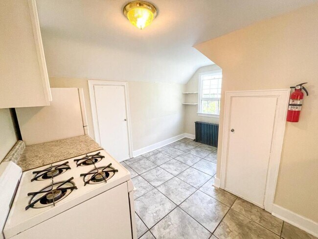 Building Photo - 705 E Seneca St