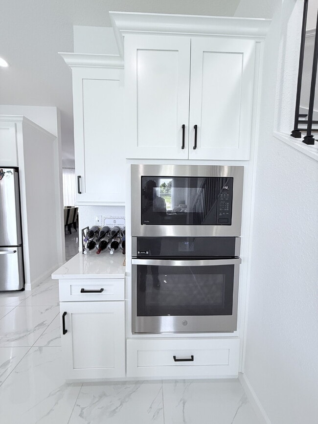 Building Photo - 5 Bedroom and 6 Bathroom, Lake view House