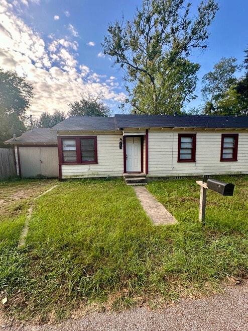 Building Photo - 706-708-708 Ridgelea Ave