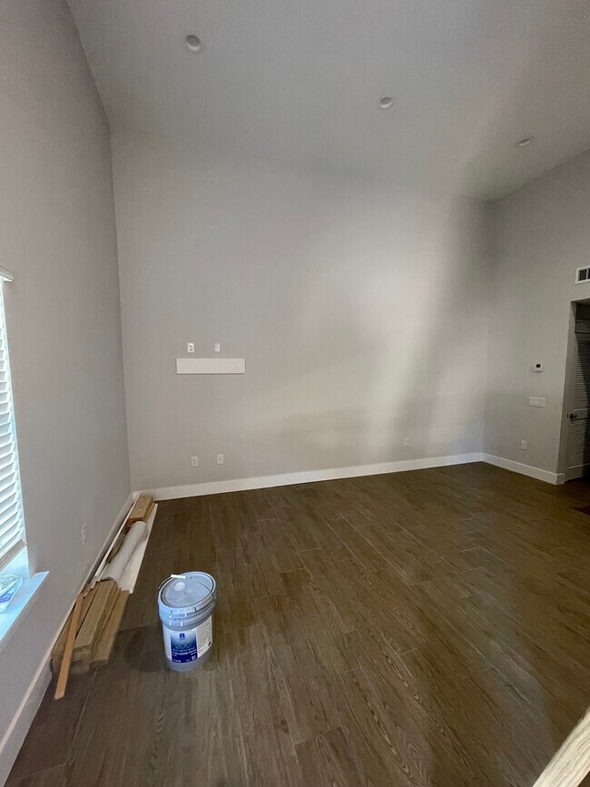 Building Photo - 51 Yacht Club Dr NE