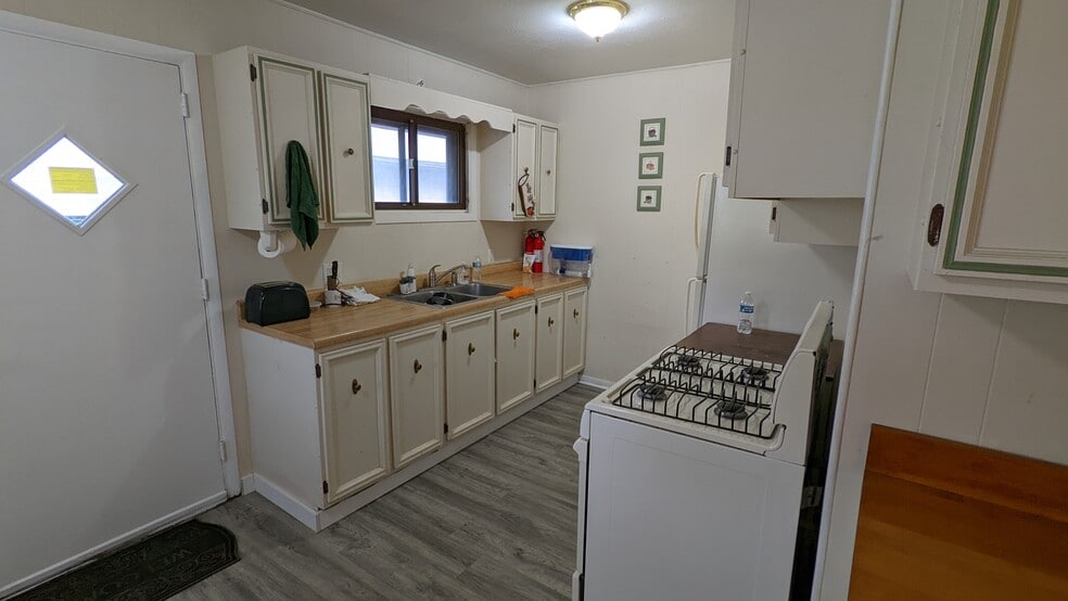 Primary Photo - 2005 Spring Brook Ave