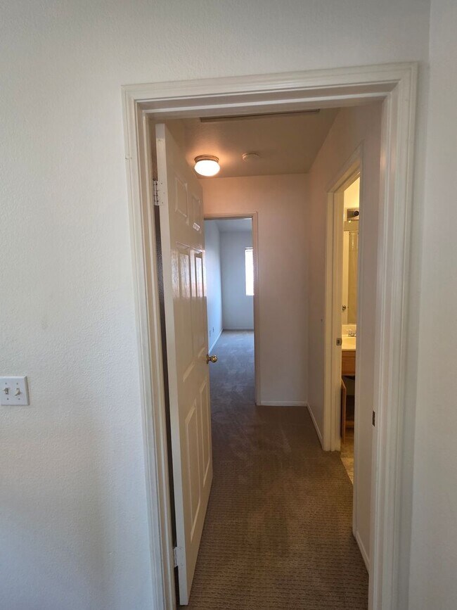 Building Photo - Gated Community~$2,595~ 2 Bed/2.5 Bath End Unit Townhome.