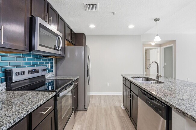 Building Photo - 3601 High Ridge Rd