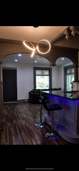 Building Photo - 171 Chapin St