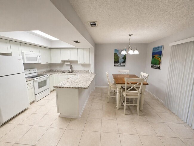 Building Photo - 9262 Green Meadows Way