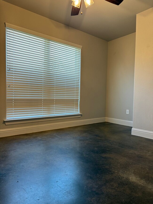 Building Photo - HORSE PROPERTY 4/2/2 + 4 acres in Peaster ...