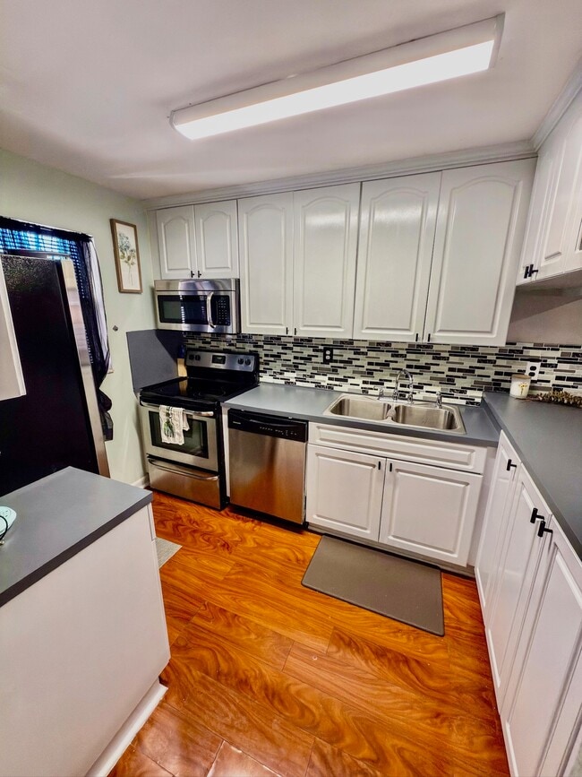 Building Photo - 7610 Stirling Rd