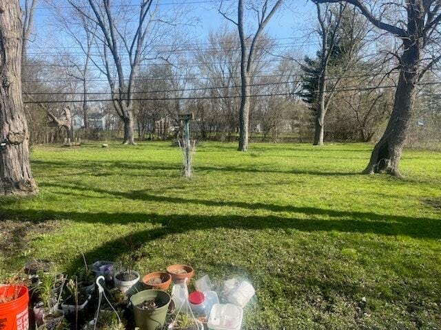 Building Photo - 2363 E Maple Rd