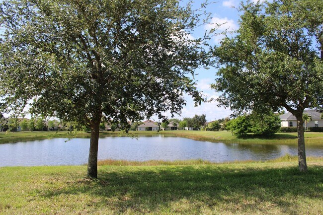 Building Photo - "Stunning 3 Bed/2 Bath Home with Lake View...