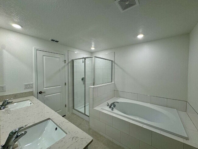 Building Photo - 10347 Honey Hammock Wy
