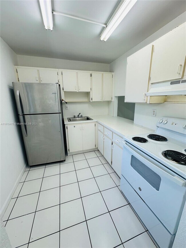Building Photo - 505 NW 177th St