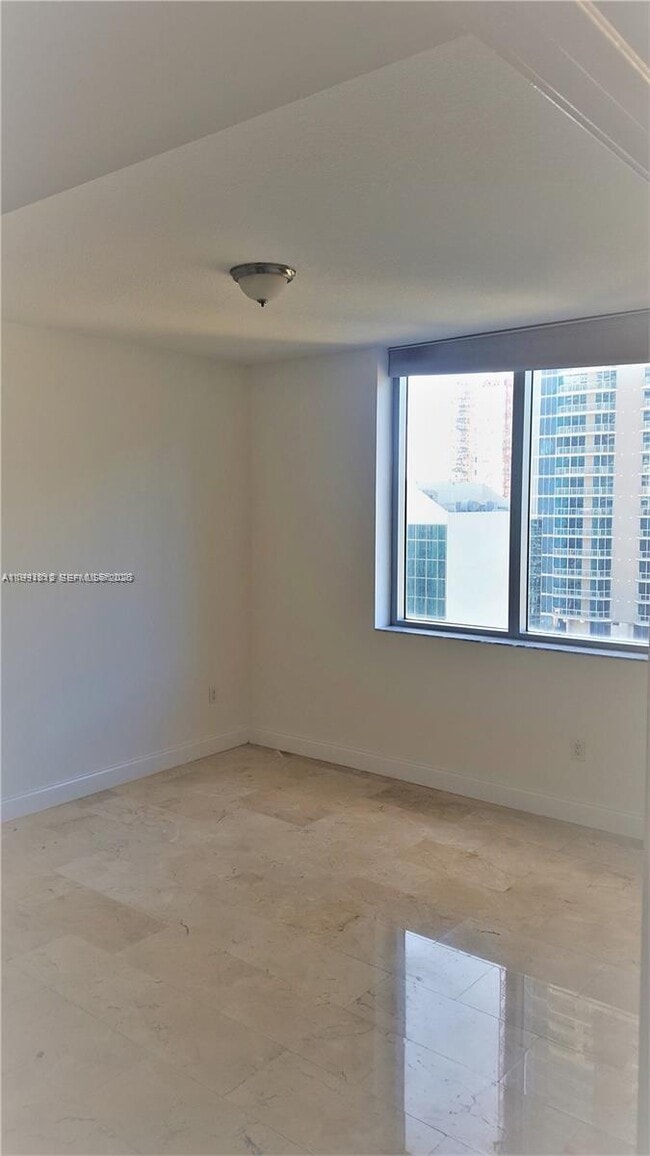 Building Photo - 1060 Brickell Ave