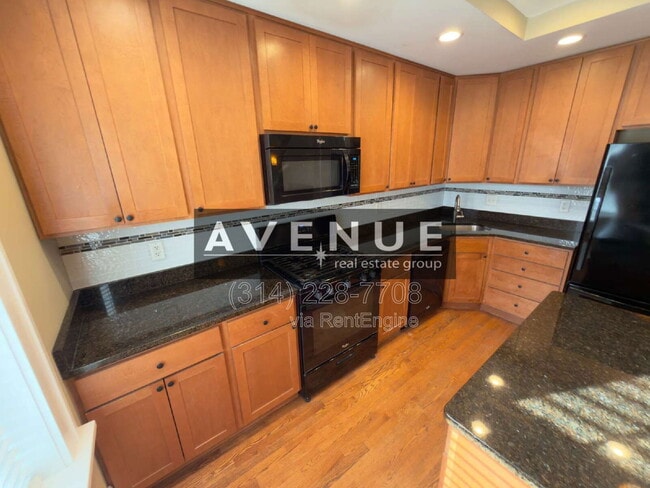 Building Photo - 4938 Walsh St