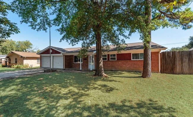 Building Photo - 411 Yorkshire Dr