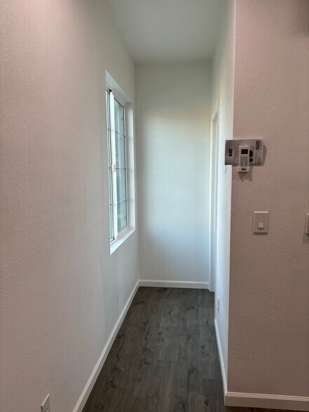 Building Photo - 7893 Boot Straps Ct