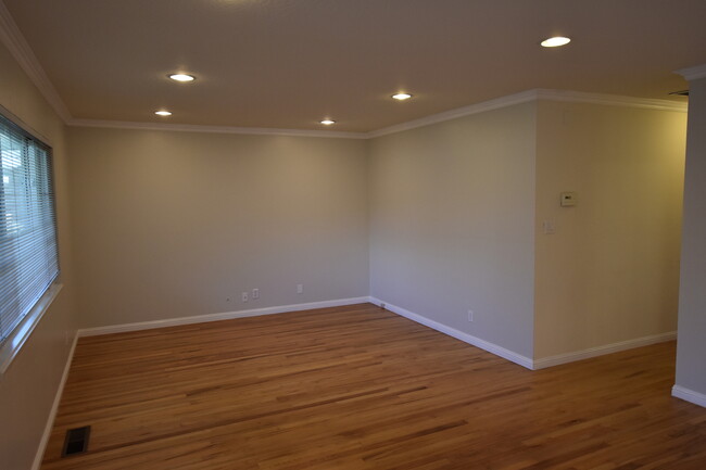 Building Photo - Gorgeous West San Jose 3BD 2BA 1400SF Home