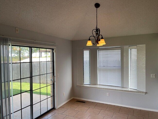 Building Photo - Completely remodeled and ready for move in...